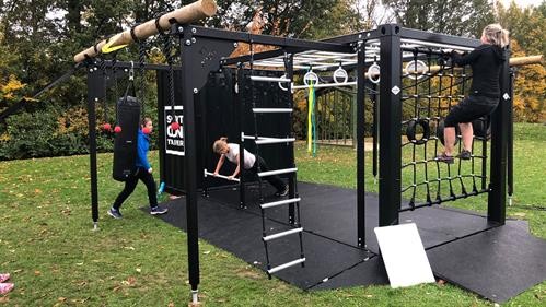 Free outdoor gym just landed in Sint Geertruid and your neighbors probably have no idea